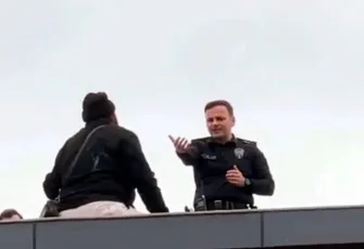 Çorlu’da kapıcı çatıya çıkıp intihara kalkıştı: Polis amiri ikna ederek kurtardı