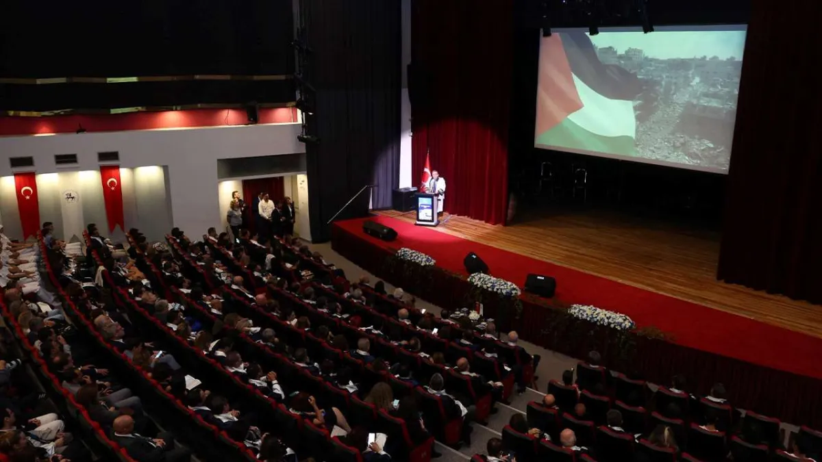 DEÜ’de yeni akademik yıl Gazze mesajıyla açıldı: Sessiz kalmak tarafsızlık değil, vebaldir haberinin görseli