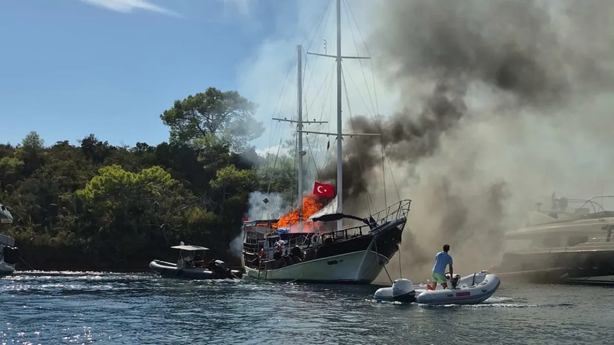Fethiye'de tekne yangını! haberinin görseli