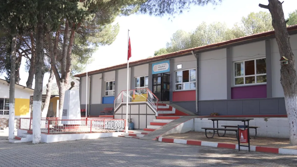 İzmir’in okullarında veli Büyükşehir iş birliği: Okul Aile Birliklerine Destek Projesi büyüyor haberinin görseli