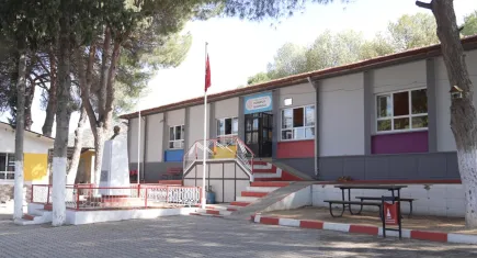 İzmir’in okullarında veli Büyükşehir iş birliği: Okul Aile Birliklerine Destek Projesi büyüyor