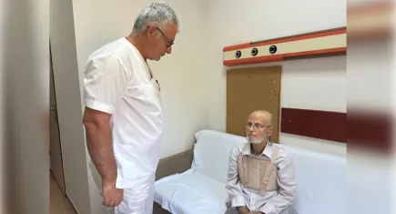 Kalbi üç kez duran 74 yaşındaki hasta hayata böyle tutundu