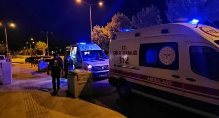 Motosiklet aksesuarı dükkanında bıçaklı kavga: 3 yaralı