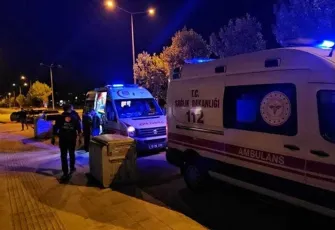 Motosiklet aksesuarı dükkanında bıçaklı kavga: 3 yaralı