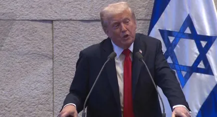 Trump, İsrail Meclisi'nde konuşurken protesto edildi