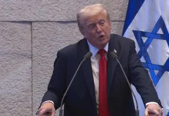 Trump, İsrail Meclisi'nde konuşurken protesto edildi