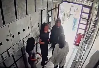 Akran zorbalığı tırmandı: 5 öğrenci bıçakla kapıya dayandı