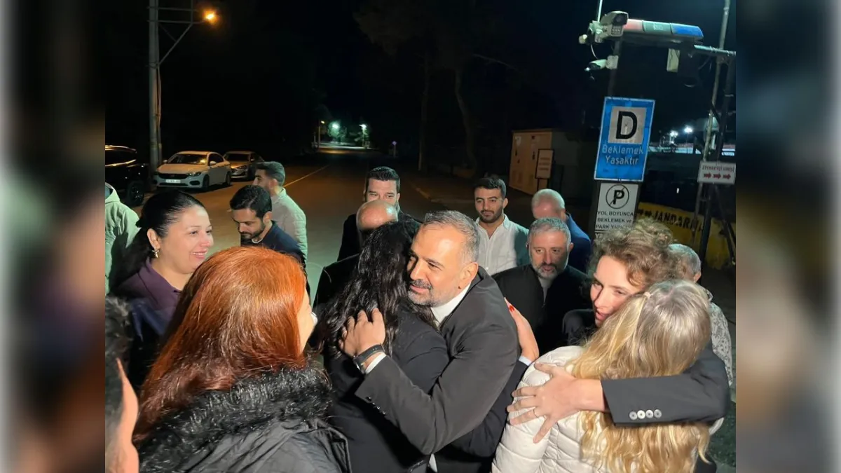 Aslanoğlu’ndan ev hapsinden ilk mesaj: Geride kimseyi bırakmayacağız haberinin görseli