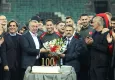Hakan Çalhanoğlu'na pasta kesildi