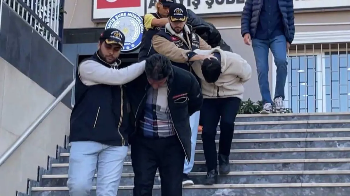 İstanbul’da "Tırnakçılık" tuzağı: Turistleri hedef alan 3 şüpheli yakalandı haberinin görseli