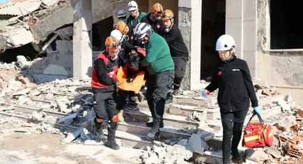İzmir'de deprem tatbikatı yapıldı