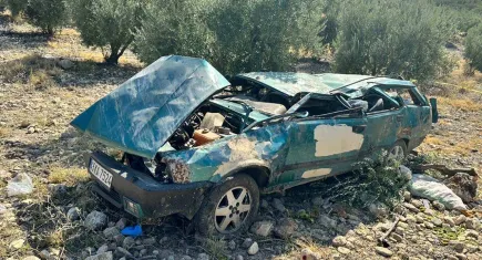 Manisa'da kaza: Devrilen otomobildeki karı koca öldü