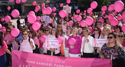 Menemen’de meme kanserine karşı farkındalık yürüyüşü