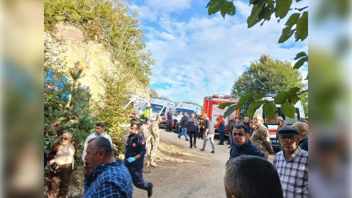 Ordu'da kaza: Türbe ziyaretinden dönen minibüs şarampole devrildi haberinin görseli