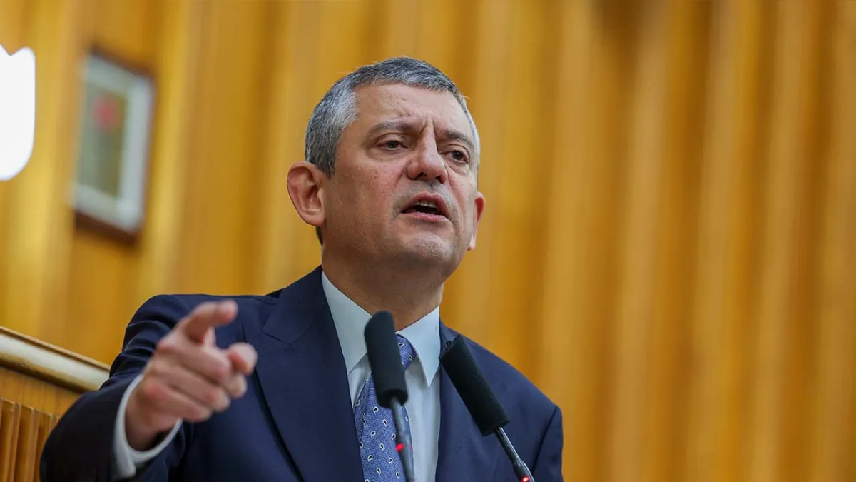 Özgür Özel: Ne arkasına diziliriz ne yanına diziliriz haberinin görseli
