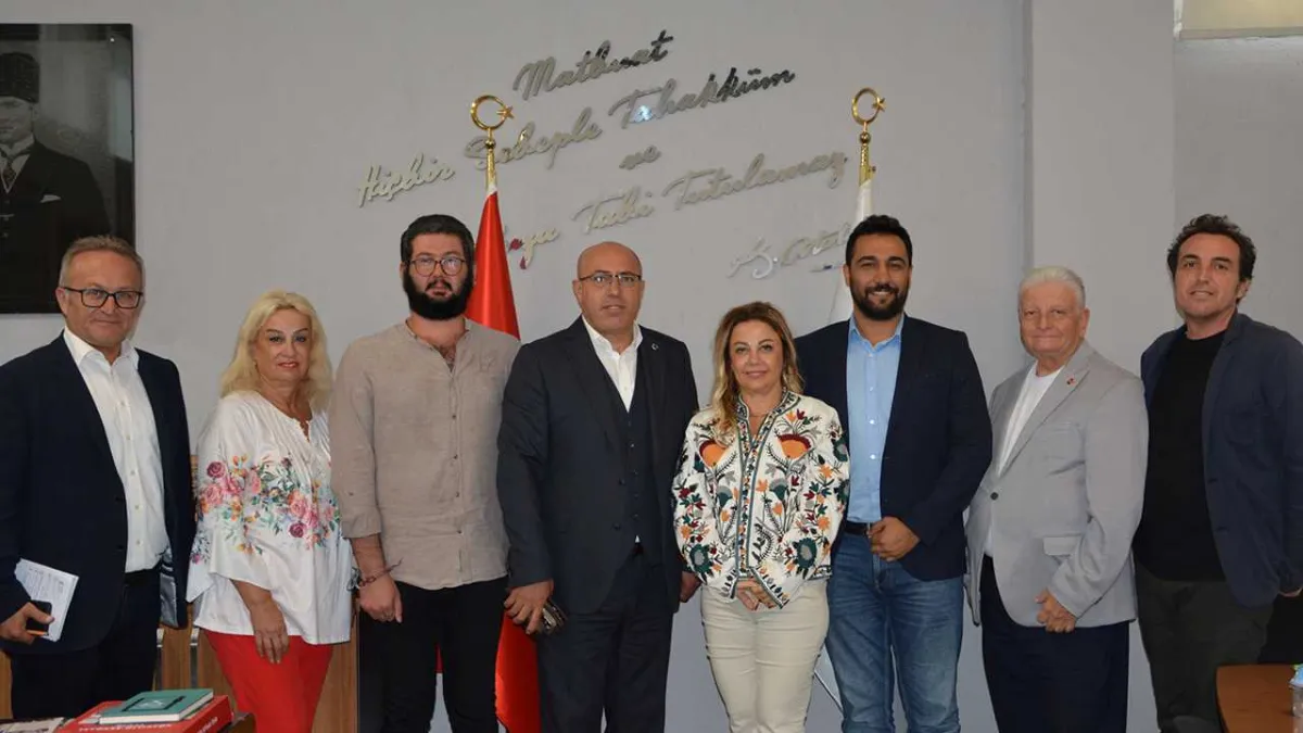 Türk-İş Ege Bölge Başkanı Hayrettin Çakmak, İzmir Gazeteciler Cemiyeti’ni ziyaret etti haberinin görseli