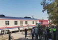 Yolcu treni servis minibüsüne çarptı: 17 öğrenci yaralandı
