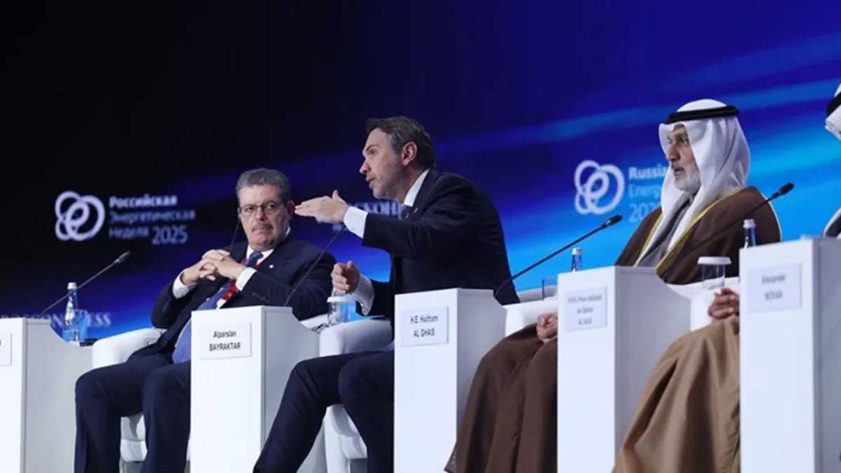 Bakan Bayraktar: Türkiye’nin enerji politikası ‘Türk Yolu’ ile geleceğe hazırlanıyor haberinin görseli