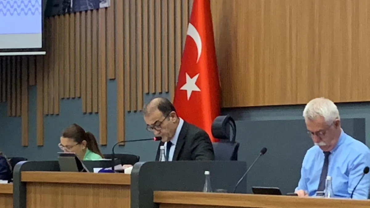Büyükşehir Meclisi'nde yoğun mesai: Tugay’a borçlanma yetkisi! haberinin görseli