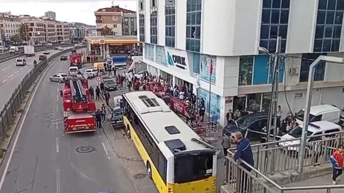 Çekmeköy'de otobüs durağa daldı: Çok sayıda yaralı var! haberinin görseli