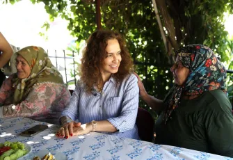 Karşıyaka’da ‘Kadın Gücü Mahallede’ projesiyle dayanışmayı büyüyor