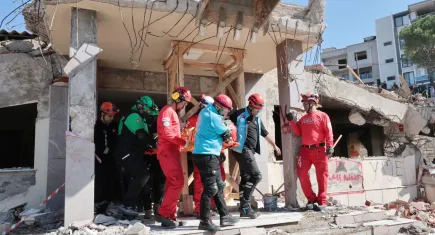 Menemen'de dev deprem tatbikatı: MAKUR ekibi sahada parladı