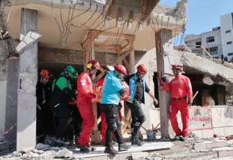 Menemen'de dev deprem tatbikatı: MAKUR ekibi sahada parladı