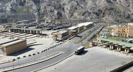 Pakistan ve Afganistan arasında geçici ateşkes!