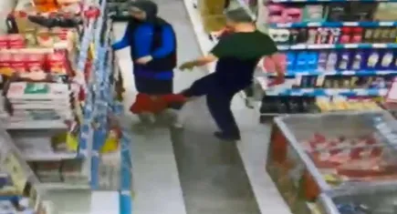 5 yaşındaki çocuğunu markette döven babaya gözaltı!