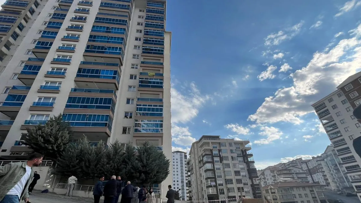 Ankara Mamak’ta İnşaat Kazısında Toprak Kayması: 17 Katlı Bina Tahliye Edildi haberinin görseli