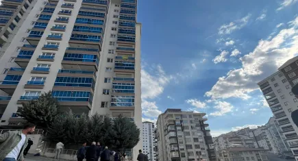 Ankara Mamak’ta İnşaat Kazısında Toprak Kayması: 17 Katlı Bina Tahliye Edildi