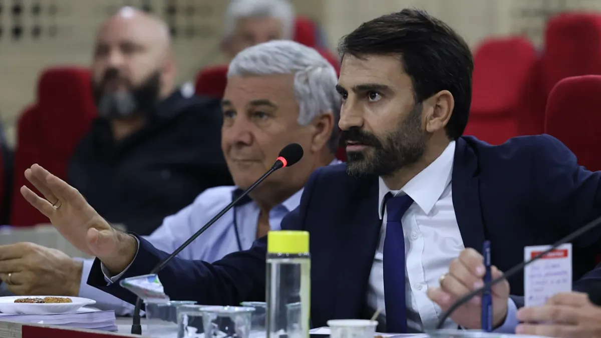 Cemil Tugay’a “Beceriksiz” eleştirisi haberinin görseli