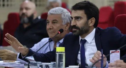 Cemil Tugay’a “Beceriksiz” eleştirisi 