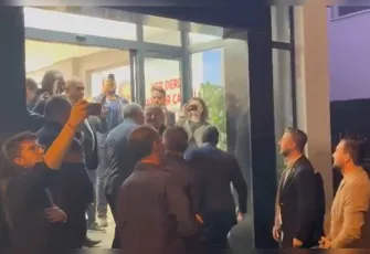 CHP İzmir örgütünden "Çağdaş Kaya" sloganları