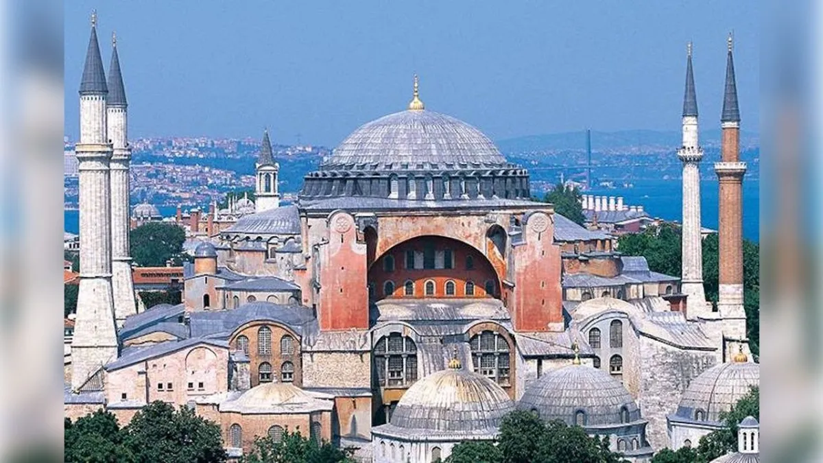 İstanbul liselerinde cuma namazı kolaylığı: İlçe müdürlüklerine talimat gönderildi haberinin görseli