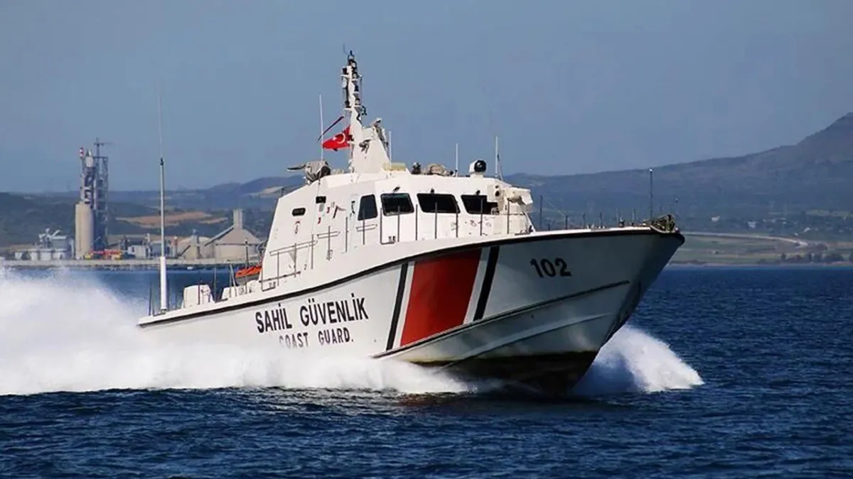 İzmir açıklarında can pazarı: 104 düzensiz göçmen kurtarıldı haberinin görseli