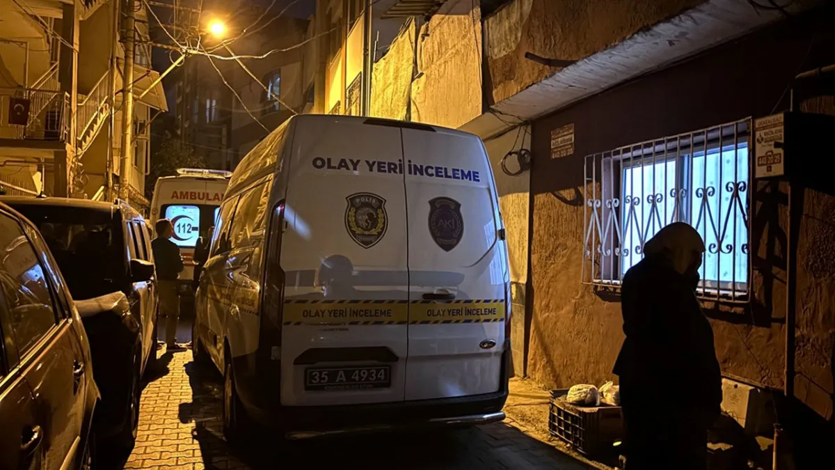 İzmir’de eşini silahla öldüren kişi gözaltına alındı haberinin görseli