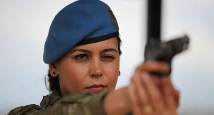 Kadınlara zorunlu askerlik mi geliyor? TBMM'de gündem yaratan teklif! Türkiye'de kadınlar askere gidecek mi?