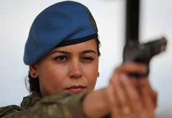 Kadınlara zorunlu askerlik mi geliyor? TBMM'de gündem yaratan teklif! Türkiye'de kadınlar askere gidecek mi?