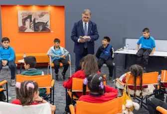 Başkan Tugay, Kadifekaleli çocuklarla İlber Ortaylı Kütüphanesi'nde kitap okudu