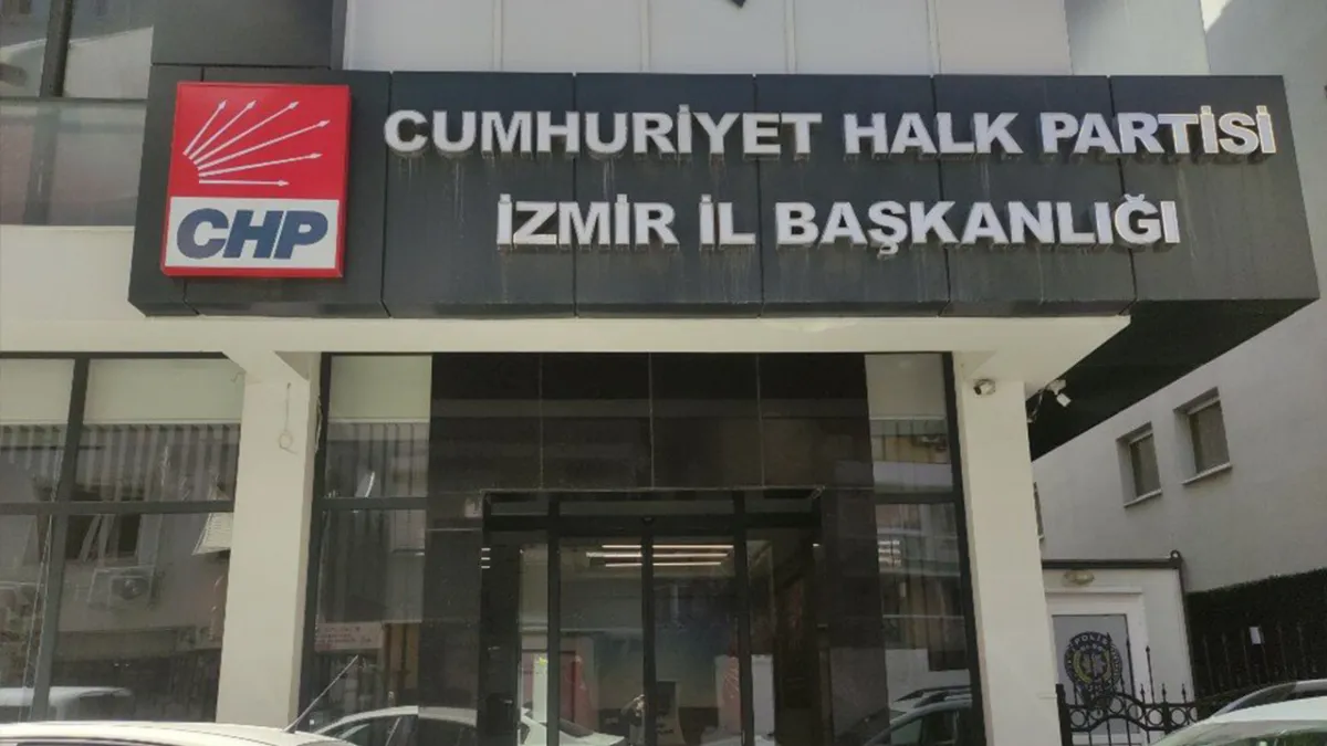 CHP’de kongre günü yaprak dökümü: Şuursuz bir güruh İzmir’e tahakküm etmekte!  haberinin görseli