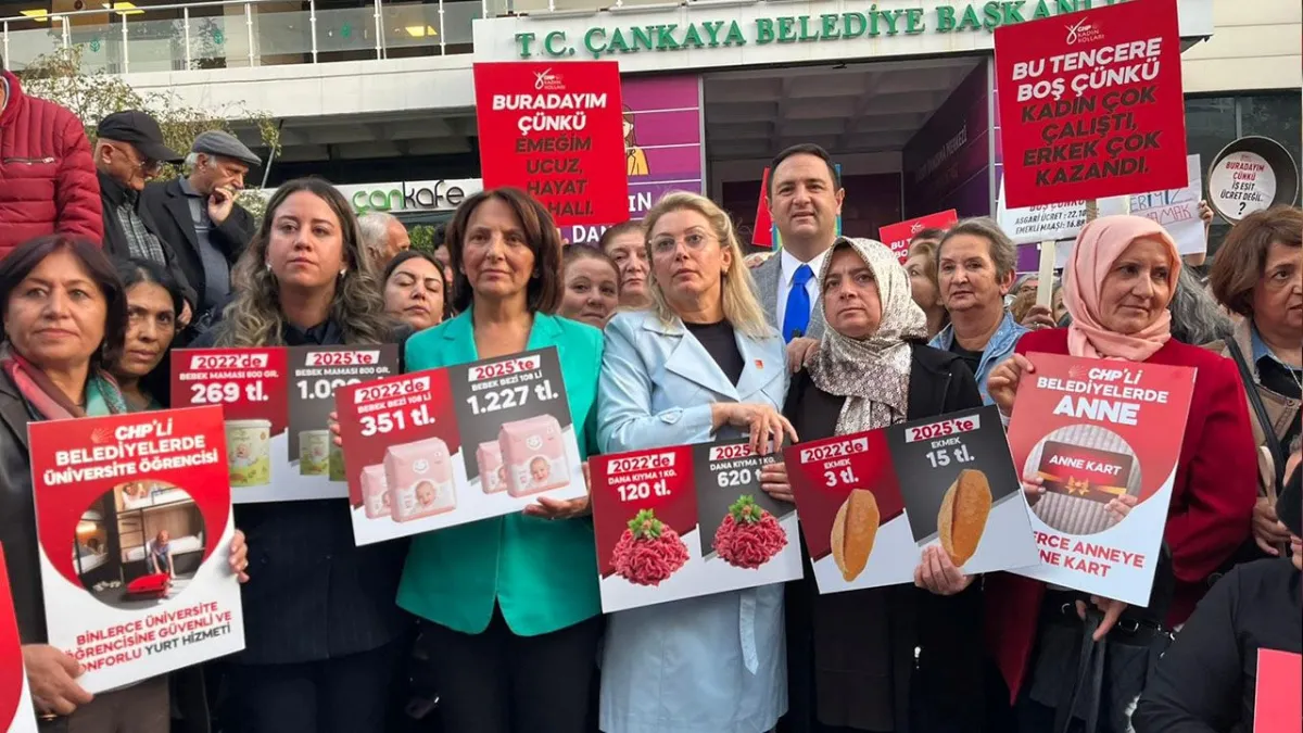 CHP Kadın Kolları 81 ilde “Yoksulluğa boyun eğmeyen kadınlarla yürü” eylemi düzenledi