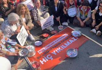 CHP’li kadınlardan yoksulluk eylemi: Ekonomik kriz değil iktidarın tercihi!