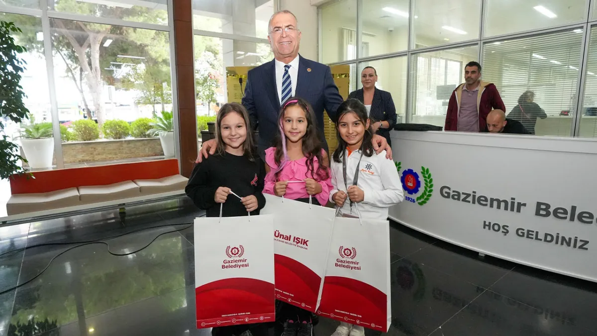 Gaziemirli minik ressamlar su krizine dikkat çekti haberinin görseli