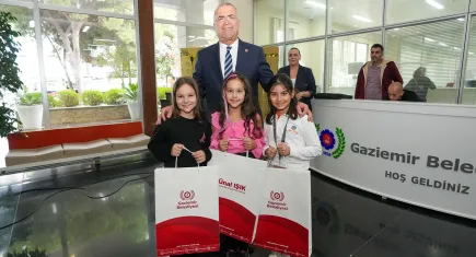 Gaziemirli minik ressamlar su krizine dikkat çekti