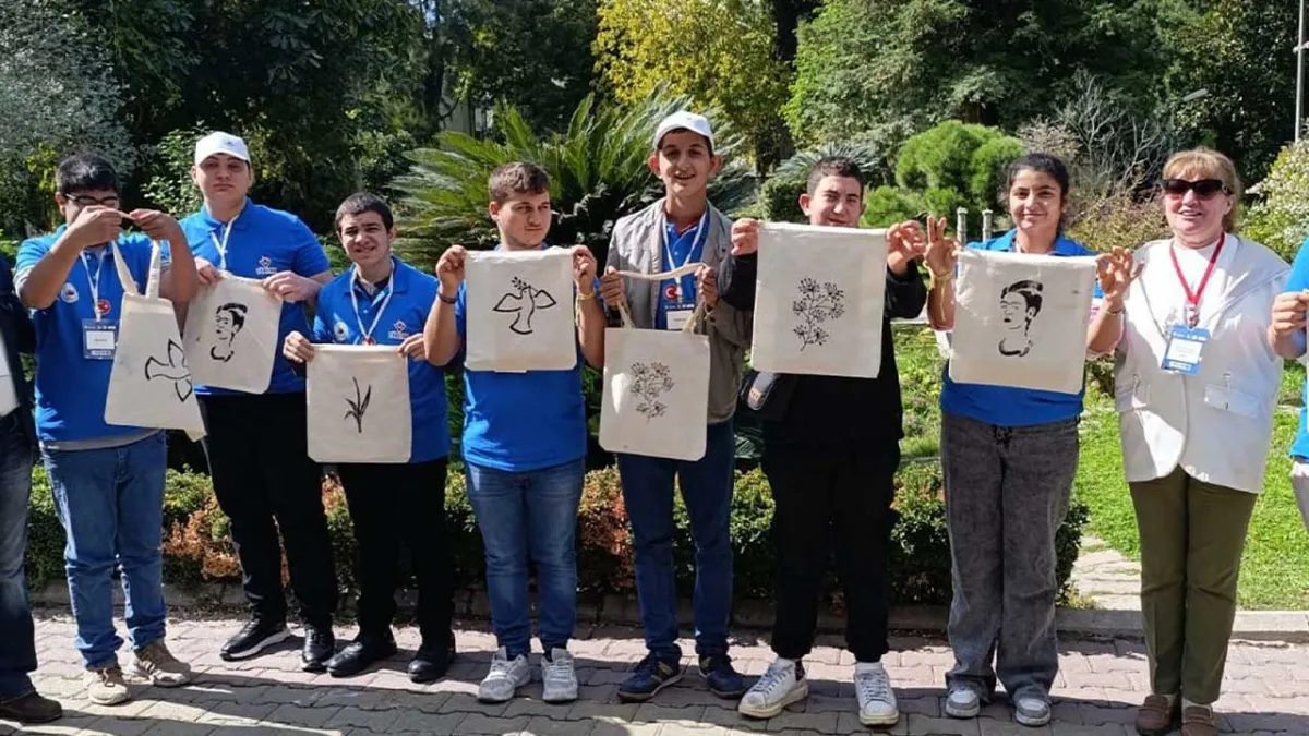İzmir'de özel öğrencilere doğa ve bilim yolculuğu haberinin görseli