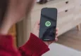 Spotify, dev plak şirketleriyle el ele: Yapay zekaya karşı telif duvarı yükseliyor!