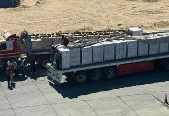 17. “İyilik Gemisi” El-Ariş Limanı’nda: Yardım malzemeleri indiriliyor