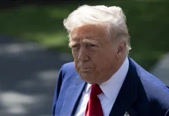 Amerika ayakta! Milyonlar “Kral Trump”a karşı yürüdü