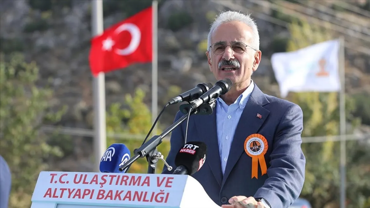 Bakan Uraloğlu Antalya’da iki büyük müjde verdi! O yol trafiği tarih oluyor haberinin görseli